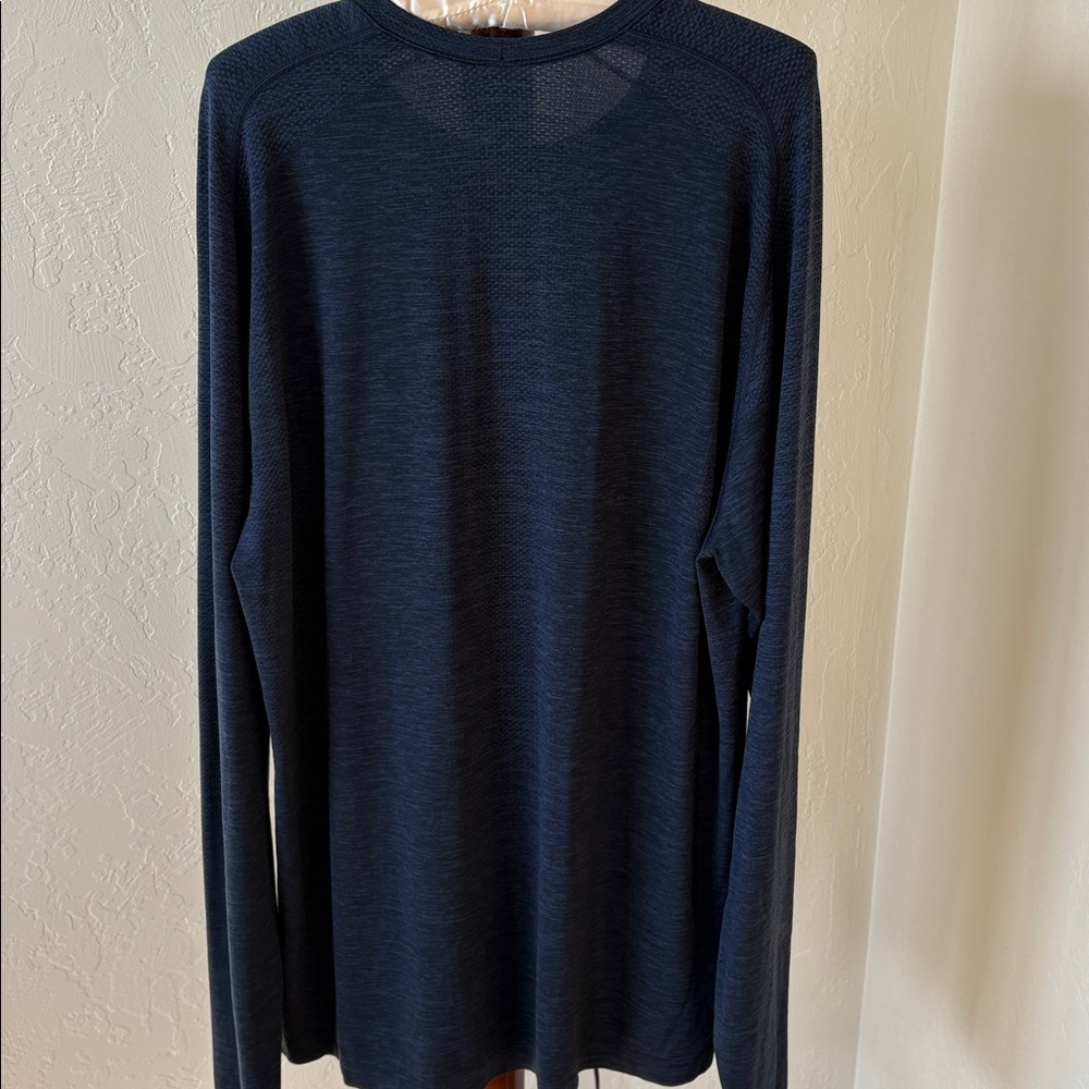 Men’s Lululemon long sleeve performance T shirt. - Picture 7 of 16